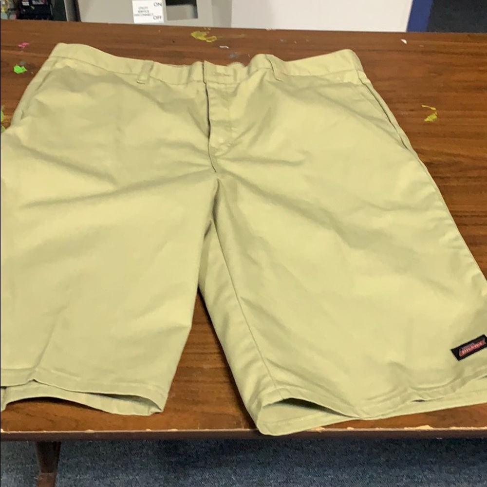 Men’s cargo shorts